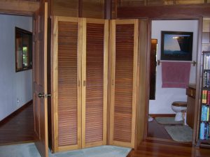 cat-kayu-untuk-Louvered-Interior-Doors-Furniture