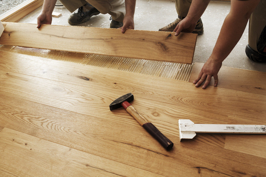 lantai kayu yang diaplikasi menggunakan lem Crossbond