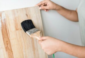 Cara Mudah Menjaga Furnitur Kayu Tetap Mengkilap dan Terawat dengan Baik